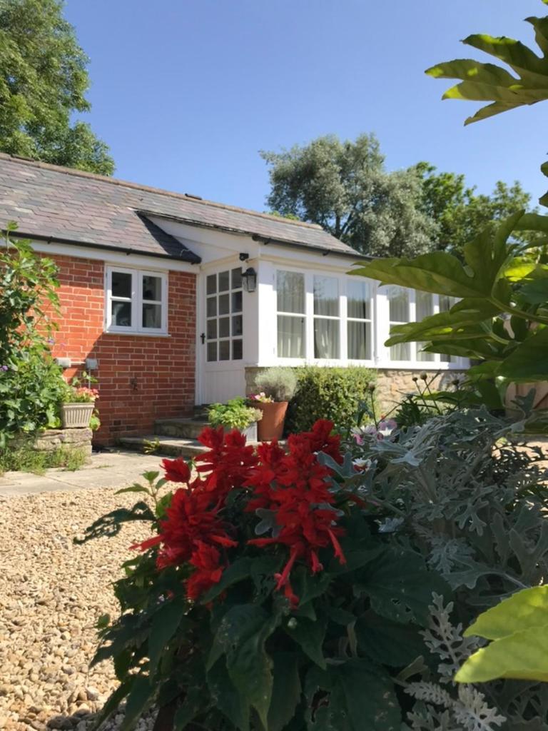 Norburton Hall Cottages Bridport Extérieur photo